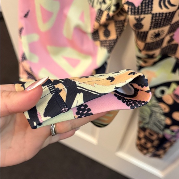 FARM Rio Multicolor Patterned Leggings - Picture 5 of 6